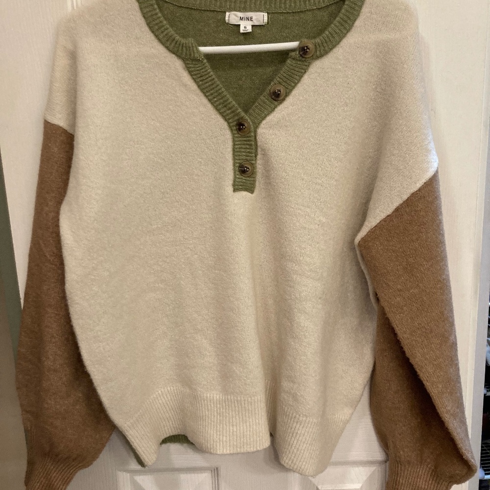 Boutique sweater  (brand be mine)